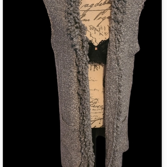 HP🔥🔥Gorgeous Grey Fuzzy Sweater vest/cardigan NWOT - Picture 4 of 16